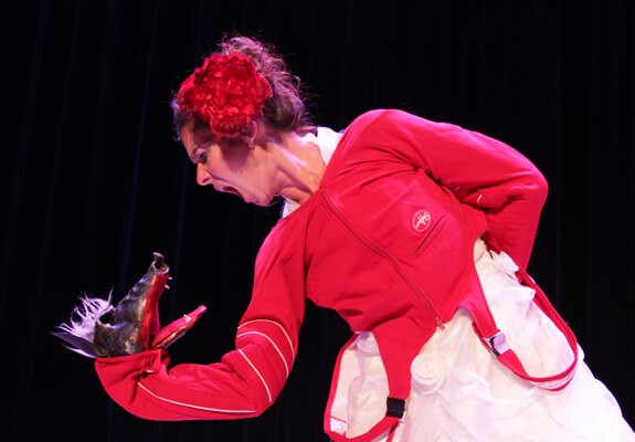 chaussuressasonpied-creditturaktheatre-photosite-slideshow-575x400-1